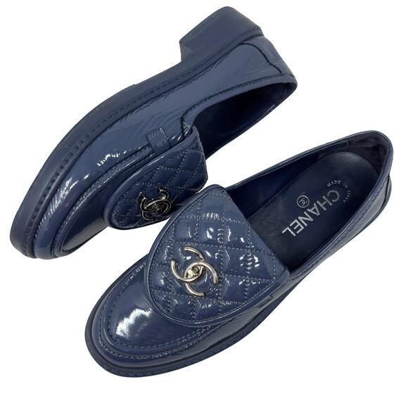 CHANEL Turnlock Quilted Loafers CC Logo Navy Blue Patent Leather Flats Shoe EU40 - Picture 10 of 11